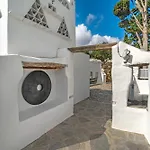 Rabagas Luxury - In The Heart Of Sifnos